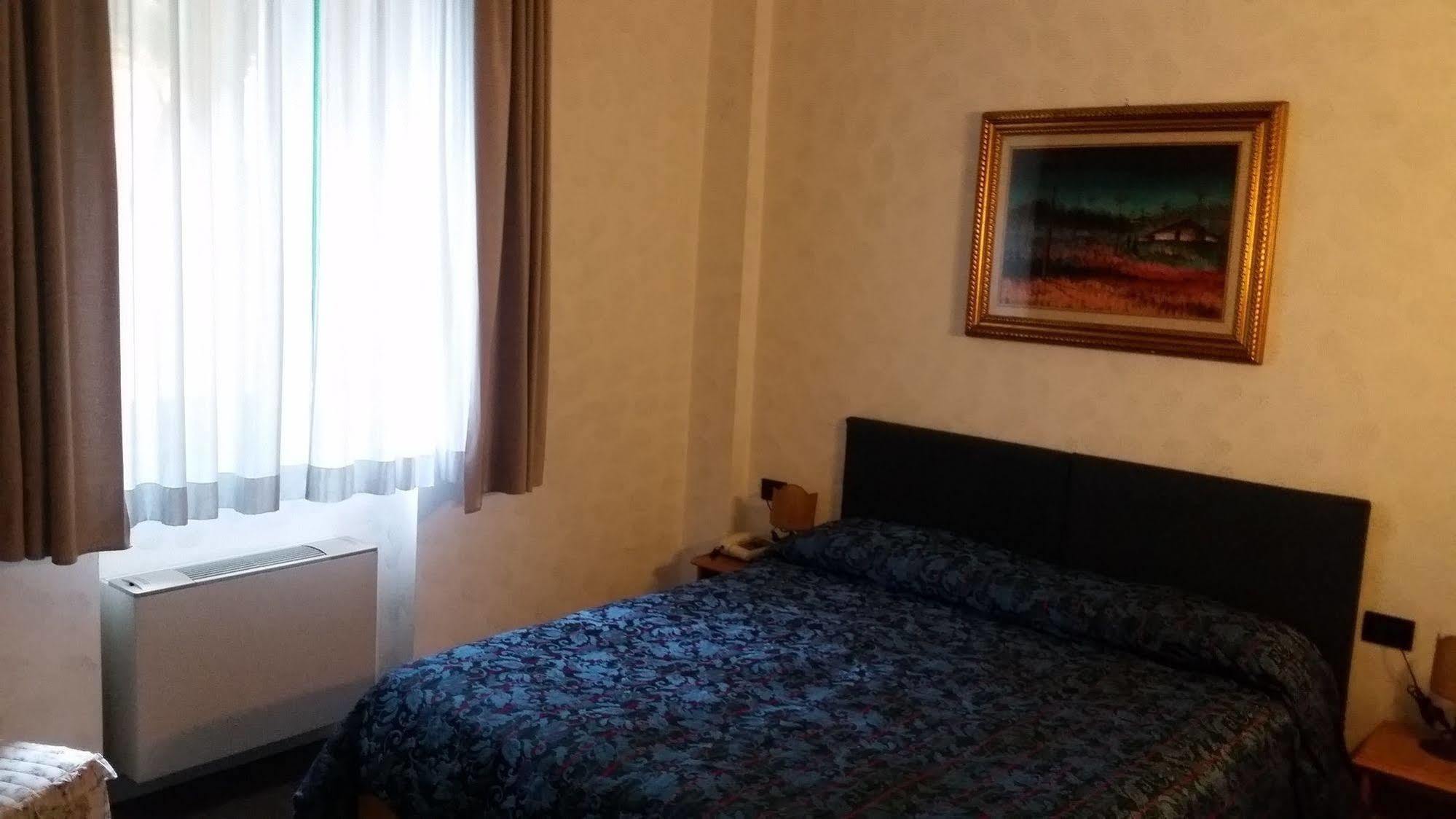 Hotel Leopoldo Кастільончелло Екстер'єр фото